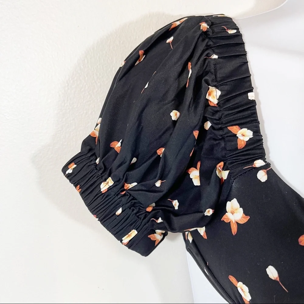 WeWoreWhat Bikini Top XS Floral Sweetheart Puff Sleeve Black - Picture 6 of 12